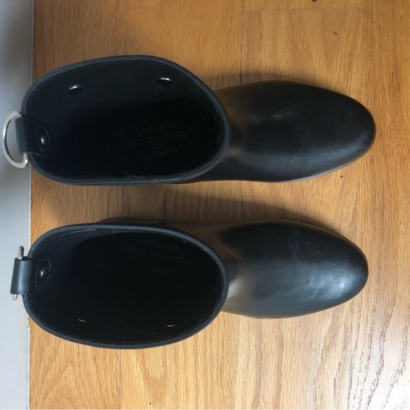 Alice + Whittles black rubber rain boot, like new, size 6 (37). - Picture 3 of 5